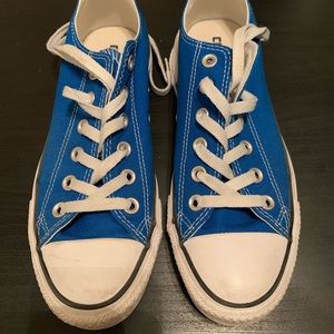 Men’s-6, Wom’s-8, royal blue converse shoes